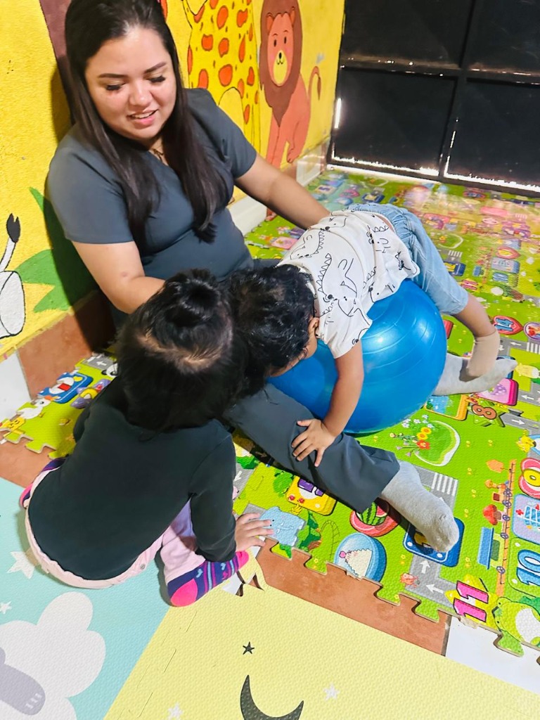 Terapia infantil con ejercicios de equilibrio